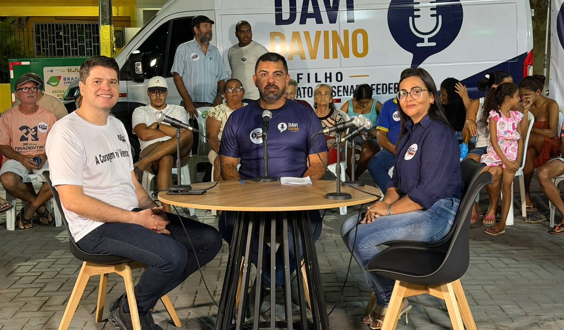 Davi Davino Filho inicia pré-campanha ao Senado ouvindo o povo na praça