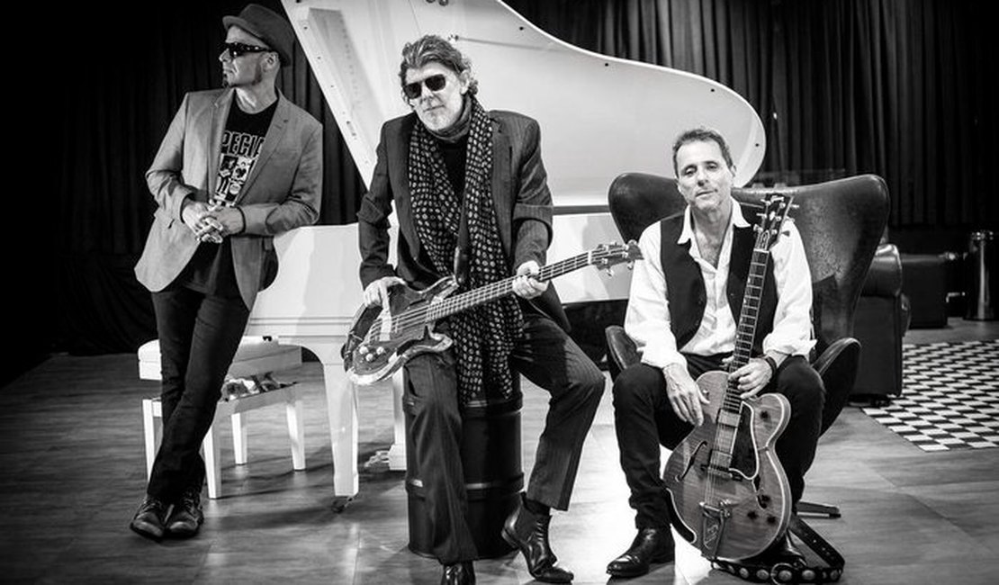 Titãs cantam seus 40 anos de carreira em show acústico em Maceió