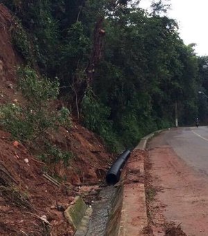 Tubos de drenagem para evitar novos deslizamentos de terra são furtados em Maceió