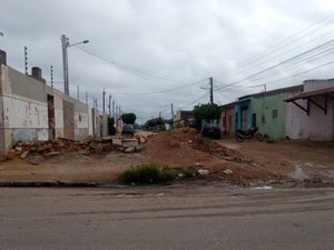 Moradores cobram calçamento de rua no Bairro Nova Esperança em Arapiraca