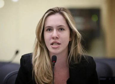 Deputada Cibele Moura apresenta PL que cria política de letramento digital e robótica