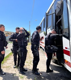 Policiais alagoanos embarcam em direção a Brasília