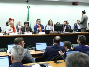 Comissão especial aprova PEC da 6×1 na Câmara; texto vai ao plenário