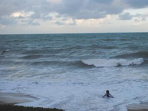 Marinha alerta para ressaca com ondas de até 2,5 metros em Alagoas