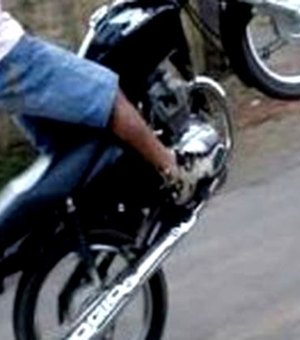 Adolescente é apreendido praticando direção perigosa com motocicleta em Arapiraca