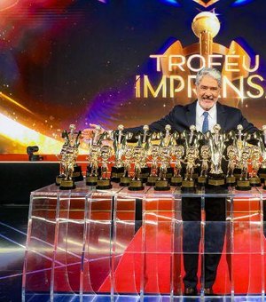 Willian Bonner chama atenção ao receber 33 prêmios de uma vez pelo SBT