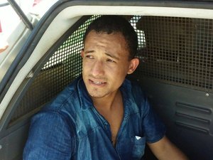 Assaltante é abordado e preso minutos depois de roubar celular de jovem