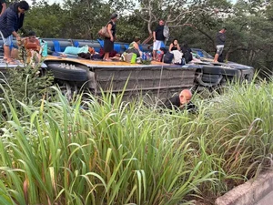 Empresa atualiza estado de saúde de feridos em acidente com ônibus em Minas Gerais
