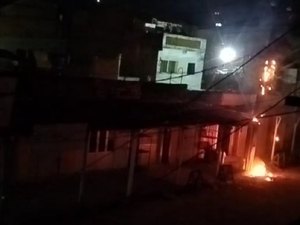 [Vídeo] Fiação elétrica de poste incendeia em Maragogi