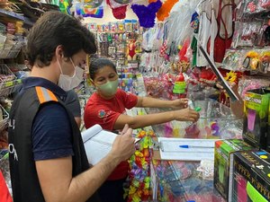 Procon Maceió realiza pesquisa de preços de produtos carnavalescos