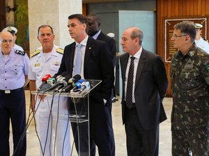 Comandantes do Exército, Marinha e Aeronáutica pedem demissão conjunta em protesto contra Bolsonaro
