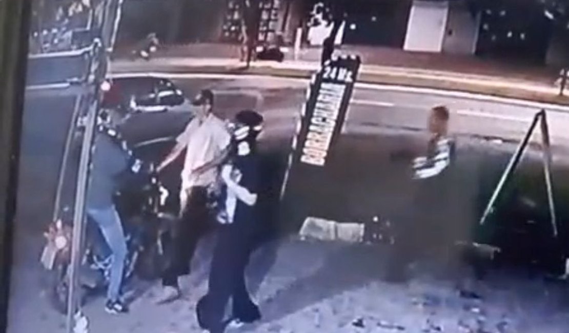Dupla armada rouba motocicleta em borracharia no bairro Santa Lúci