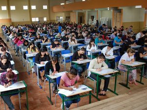 Lei concede isenção de taxa de concurso a pessoas carentes e doadores de medula