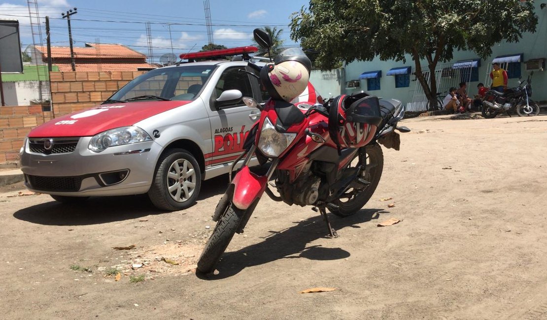 [Vídeo] Mototaxista clandestino é preso praticando assalto com comparsa em Arapiraca