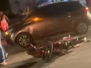 Jovem é socorrido após ser atropelado por carro na Avenida Menino Marcelo