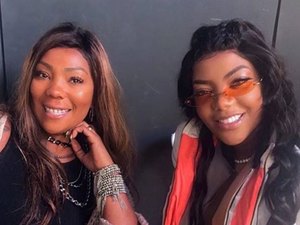 Mãe de Ludmilla assume namoro com segurança da cantora