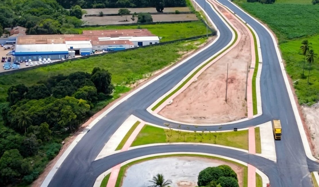 Com avanço das obras, novo binário de Arapiraca já recebe sinalização e mobiliários urbanos