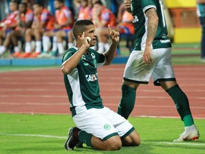 CRB acerta com centroavante que estava no Goiás