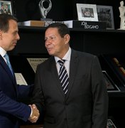 Briga Doria-Bolsonaro deixa obras sob impasse