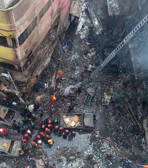 Incêndio em prédios mata dezenas na capital de Bangladesh