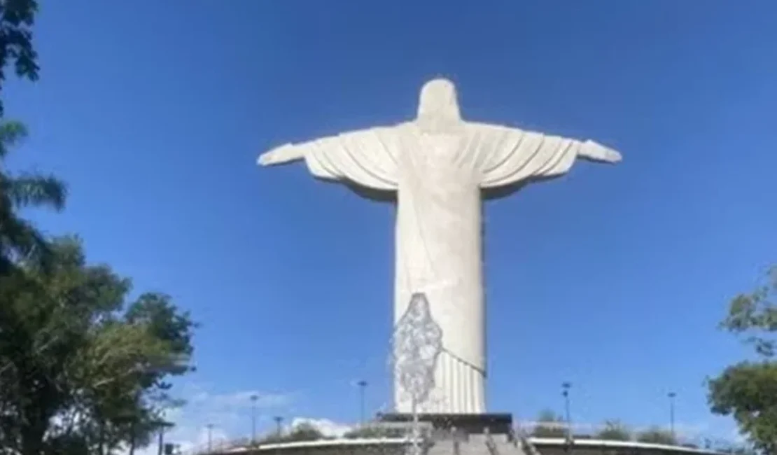 Consegue ver? Foto de esguicho de fonte é atribuída a Jesus