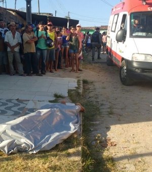 Criminosos executam filho na frente do pai e de vizinhos em bairro de Arapiraca