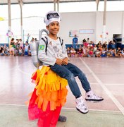 Escola municipal de Maceió abre Semana da Criança com desfile de moda sustentável