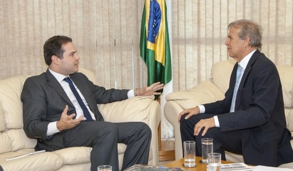 Renan Filho propõe construção de terminal marítimo de passageiros