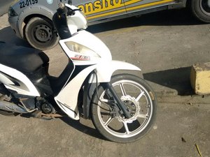 Menor é apreendido com moto roubada no bairro Santa Amélia