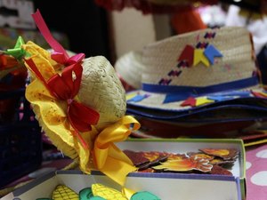 Mercado do Artesanato oferece variedade de produtos juninos 