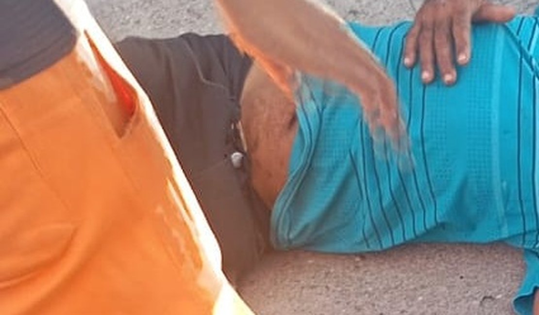 Homem é surpreendido por criminosos de motocicleta e baleado na cabeça no Poço