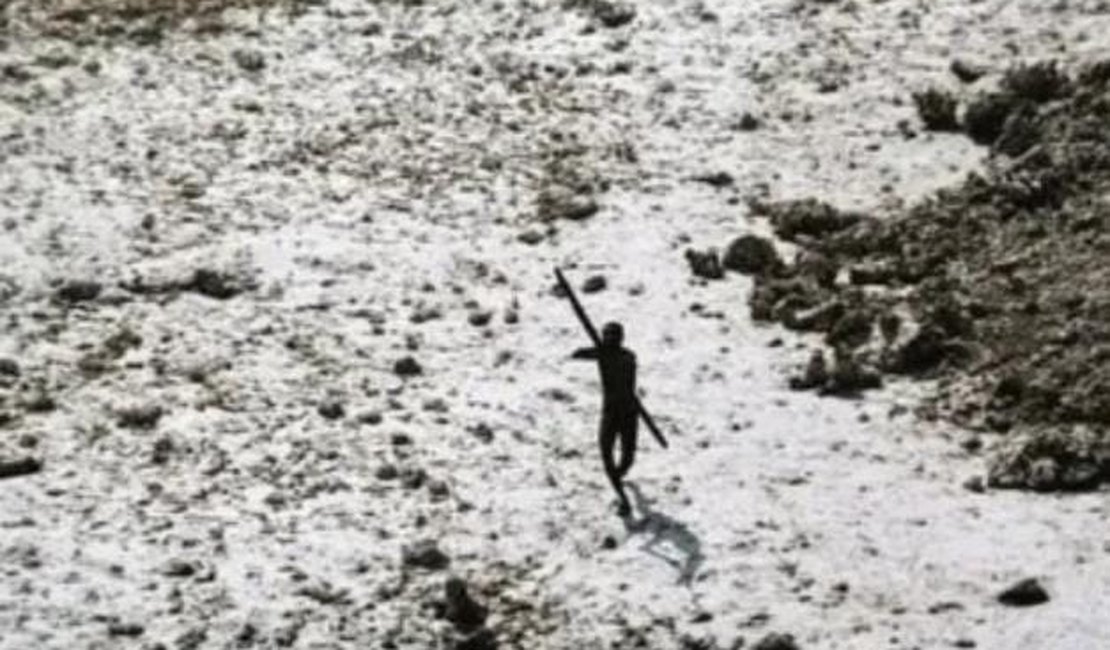 Turista dos EUA é preso por tentar se aproximar de tribo isolada em ilha