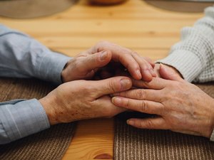 Casal morre no mesmo dia após 50 anos de união: 'Como se soubessem..'