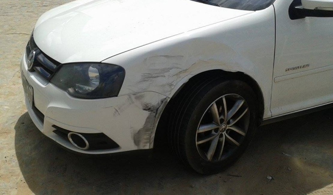 Colisão entre três veículos deixa trânsito lento na AL-220