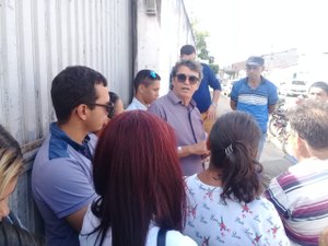 Servidores da Educação param novamente por atraso de salários