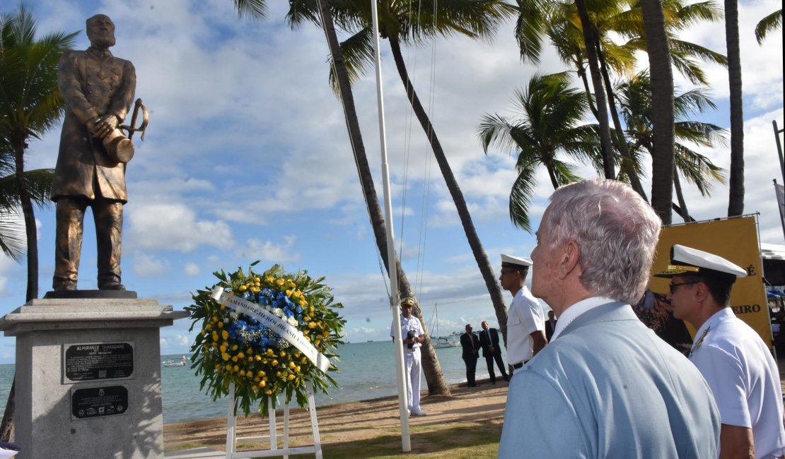 Governador Klever prestigia inauguração de monumento em homenagem ao patrono da marinha
