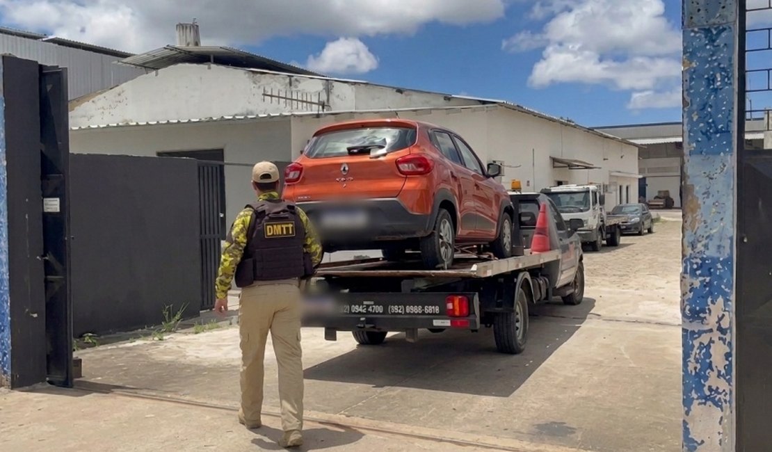 DMTT recupera veículo com registro de furto na Ponta Verde, em Maceió