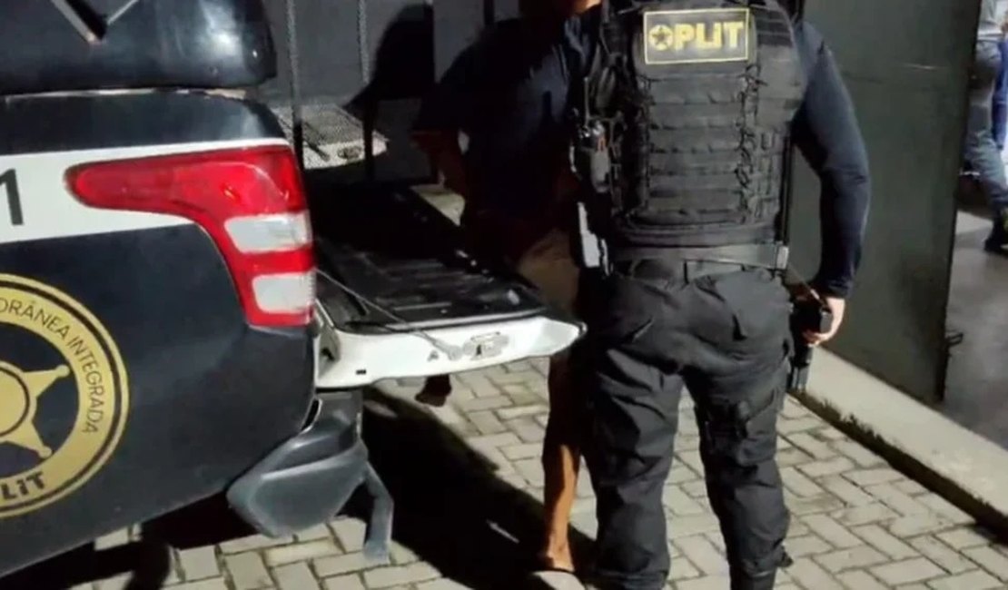 Homem armado é preso em flagrante por ameaça e desacato na Jatiúca