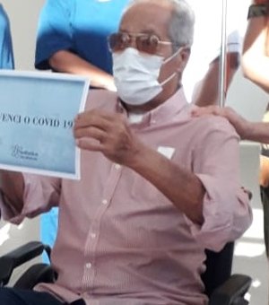 Radialista Arivaldo Maia recebe alta após recuperação contra a Covid-19