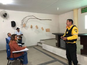 Condutores e cuidadores de transporte escolar participam de palestra da SMTT Arapiraca