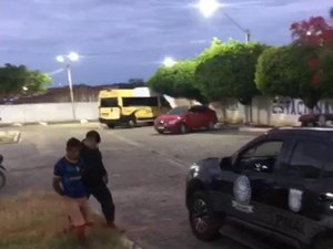 [Vídeo] Suspeito de espancar mulher até a morte e abandonar o corpo em terreno baldio é preso