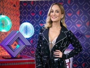 Roupa de Claudia Leitte em estreia do 'The Voice' é alvo de críticas na web: 'pijama'