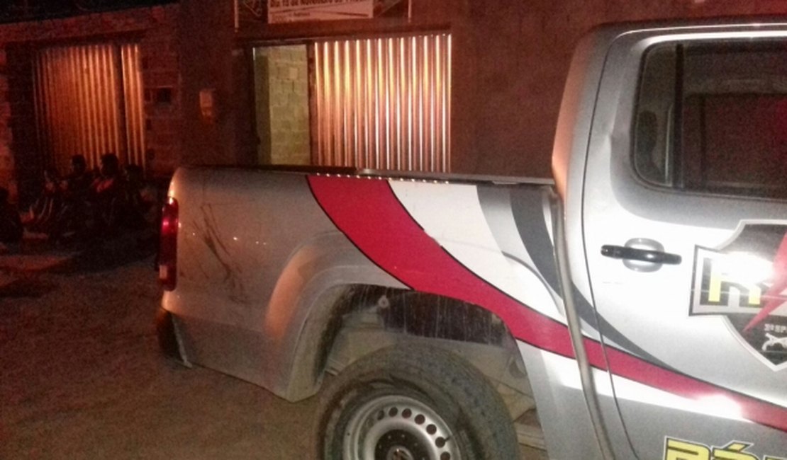 Jovem é assassinado a tiros em bar de Arapiraca