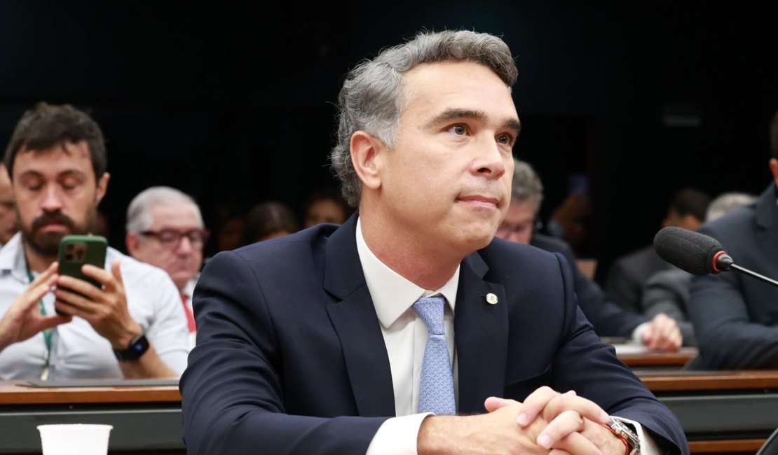 Rafael Brito alerta para fake news sobre fim da escala 6x1 e reforça direito ao descanso