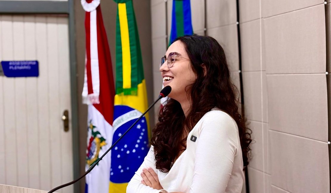 Teca Nelma reforça compromisso com a valorização dos educadores em Maceió