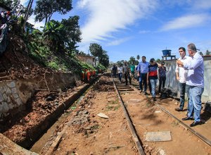 Prefeito realiza vistoria em obras de contenção de encosta no Mutange