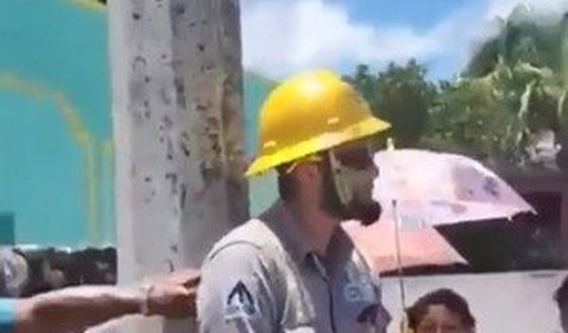 Vídeo: funcionário é amarrado a poste em cidade no México em protesto pela falta de eletricidade