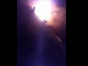 Oito pessoas, entre quais duas crianças, morrem após queda e explosão de avião no Paraná
