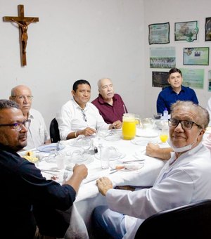 Prefeito se reúne com diretores do Hospital Santa Rita para avaliar serviços e definir novas metas