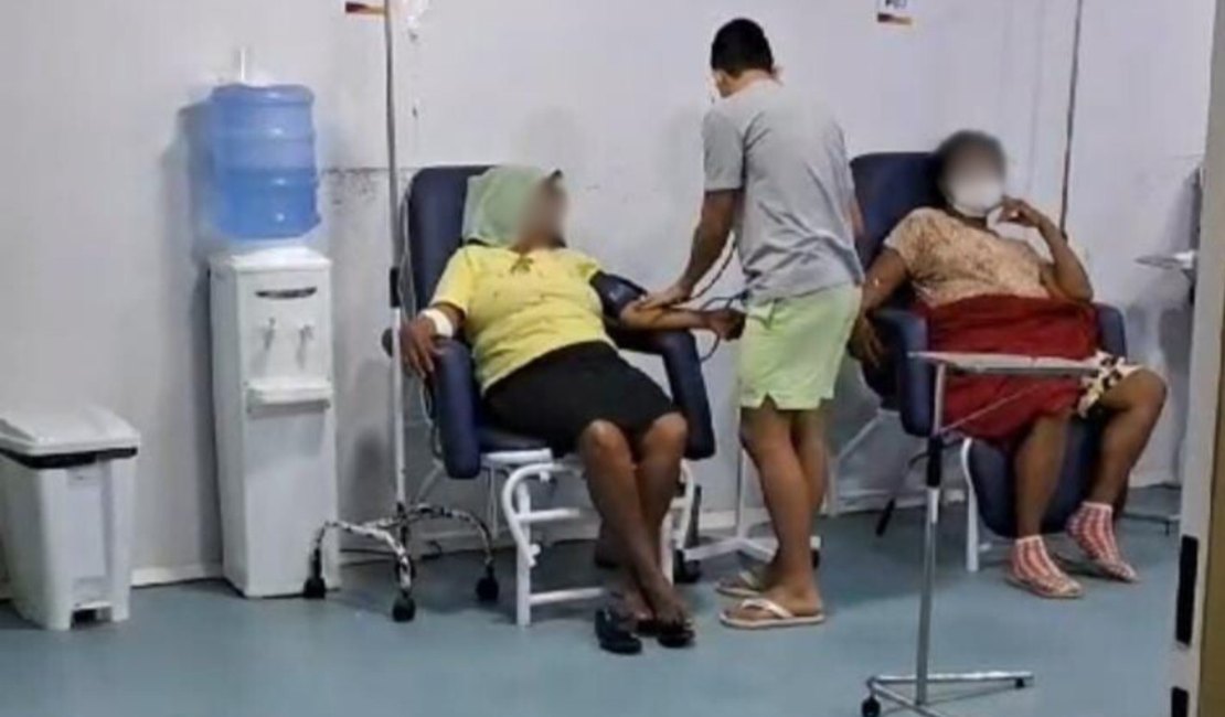 [Vídeo] Técnico de laboratório é filmado atendendo a própria mãe em UPA de bermuda e chinelos